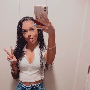 Meet your Posher, Alyssa